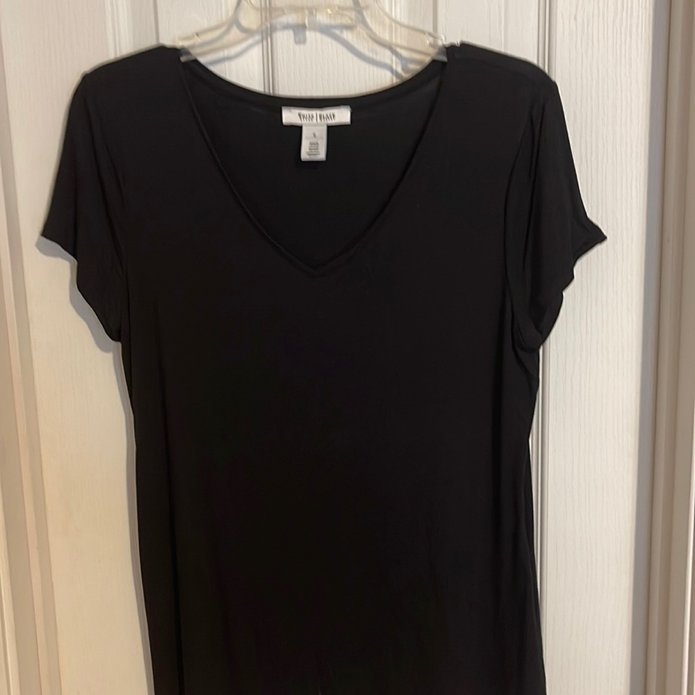 NWOT White House Black Market Ladies V Neck Shirt Size S